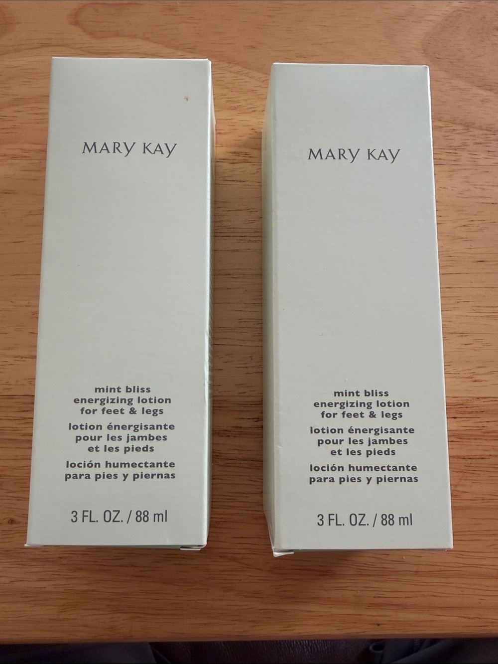 (2) A lot 2 Mary Kay Mint Bliss Energizing Lotion - Mint Green Packaging - Picture 1 of 4